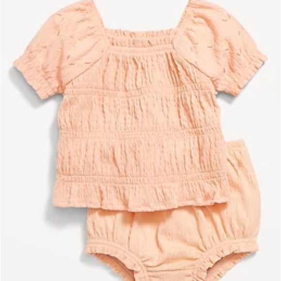 Old Navy Other - Smocked top and bloomer short set size 6-12 months